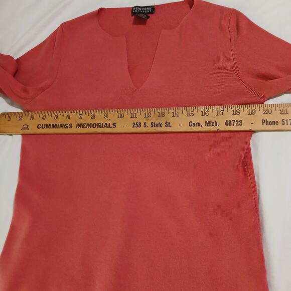 NEW YORK & COMPANY L Coral lightweight knit 3/4-sleeve tunic sweater slit hem - Picture 10 of 12